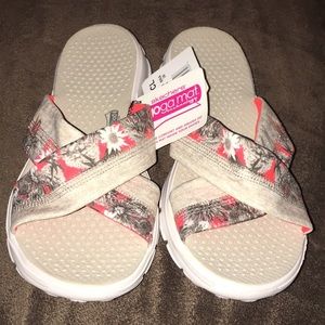 Womens Skechers goga mat tech.  (Gowalk) size 7